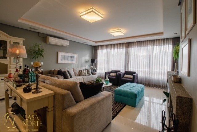 Casa à venda com 3 quartos, 248m², 3 suítes, 3 vagas, Rua Professor Ulisses Cabral no bairro Chácara das Pedras em Porto Alegre