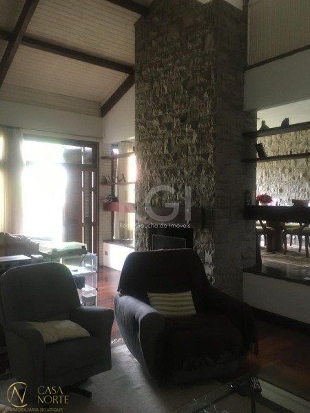 Casa à venda com 3 quartos, 406m², 1 suíte, 4 vagas, Rua Balduino Roehrig no bairro Três Figueiras em Porto Alegre