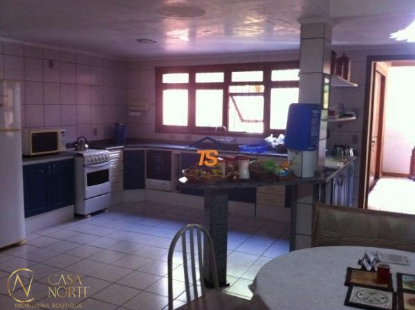 Casa à venda com 4 quartos, 544m², 4 suítes, 2 vagas, Rua Irma Jacomina Veronese no bairro Jardim Isabel em Porto Alegre