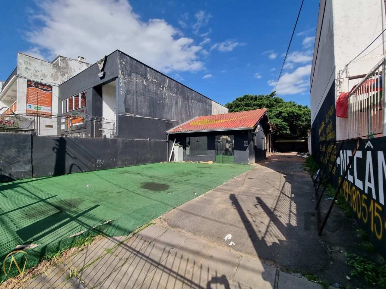 Terreno à venda  com 400m², Avenida Eduardo Prado no bairro Cavalhada em Porto Alegre