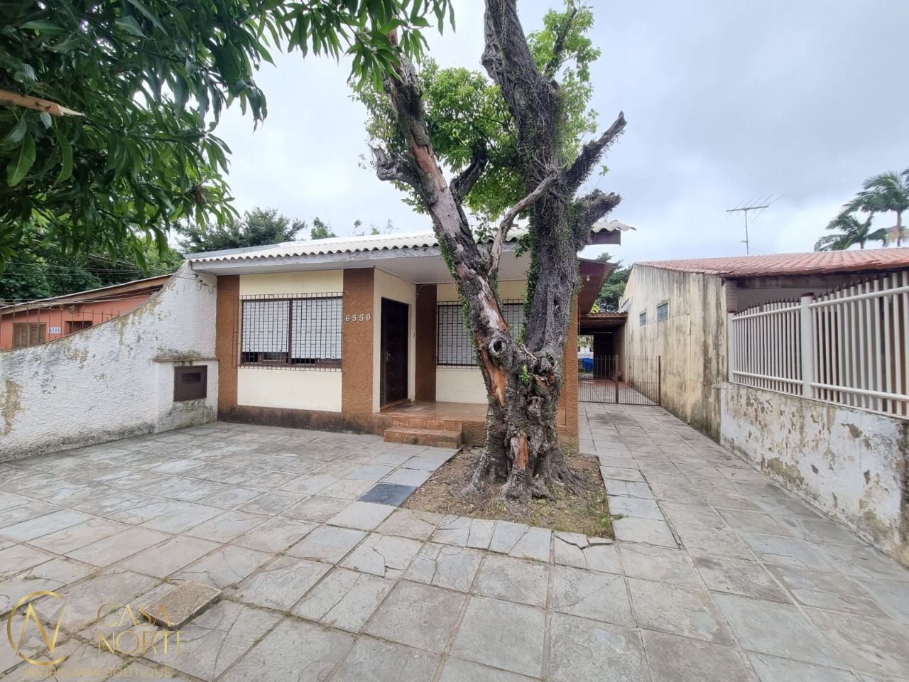Casa à venda com 3 quartos, 200m², 1 suíte, 3 vagas, Avenida da Cavalhada no bairro Cavalhada em Porto Alegre