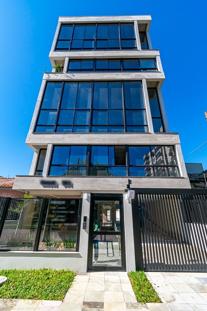 Duplex à venda com 3 quartos, 135m², 2 suítes, 2 vagas, Rua Doutor Pereira Neto no bairro Tristeza em Porto Alegre