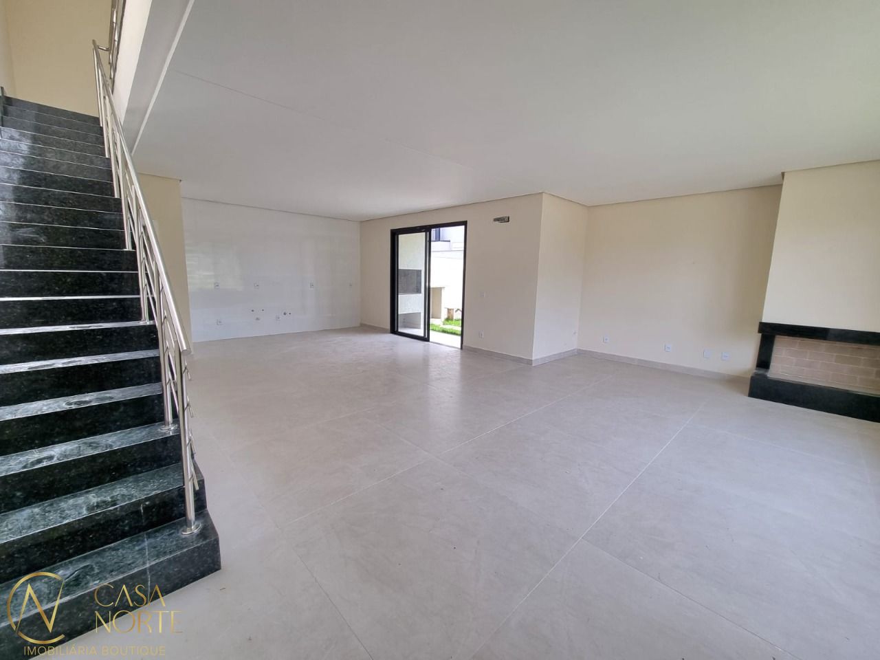 Casa à venda com 3 quartos, 145m², 1 suíte, 3 vagas, Rua Farid Germano no bairro Hípica em Porto Alegre