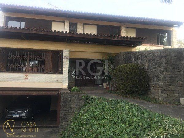 Casa à venda com 3 quartos, 406m², 1 suíte, 4 vagas, Rua Balduino Roehrig no bairro Três Figueiras em Porto Alegre