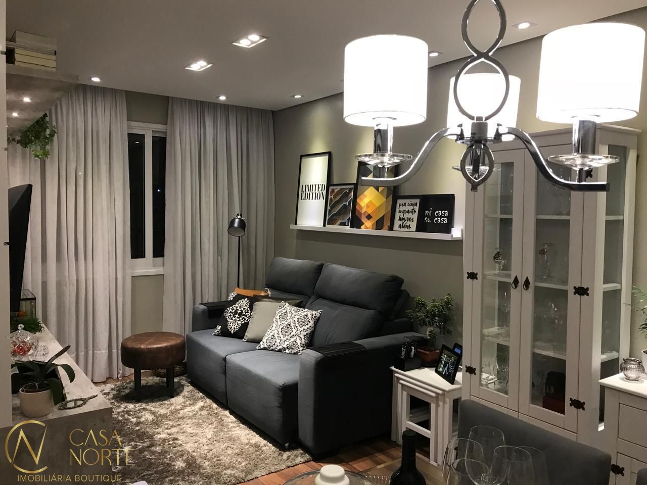 Apartamento à venda com 2 quartos, 60m², 1 suíte, 1 vaga, Avenida Doutor Carlos Barbosa no bairro Medianeira em Porto Alegre
