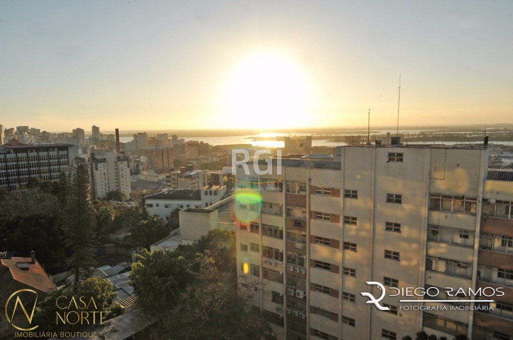 Cobertura à venda com 4 quartos, 325m², 1 suíte, 3 vagas, Rua Doutor Vale no bairro Floresta em Porto Alegre