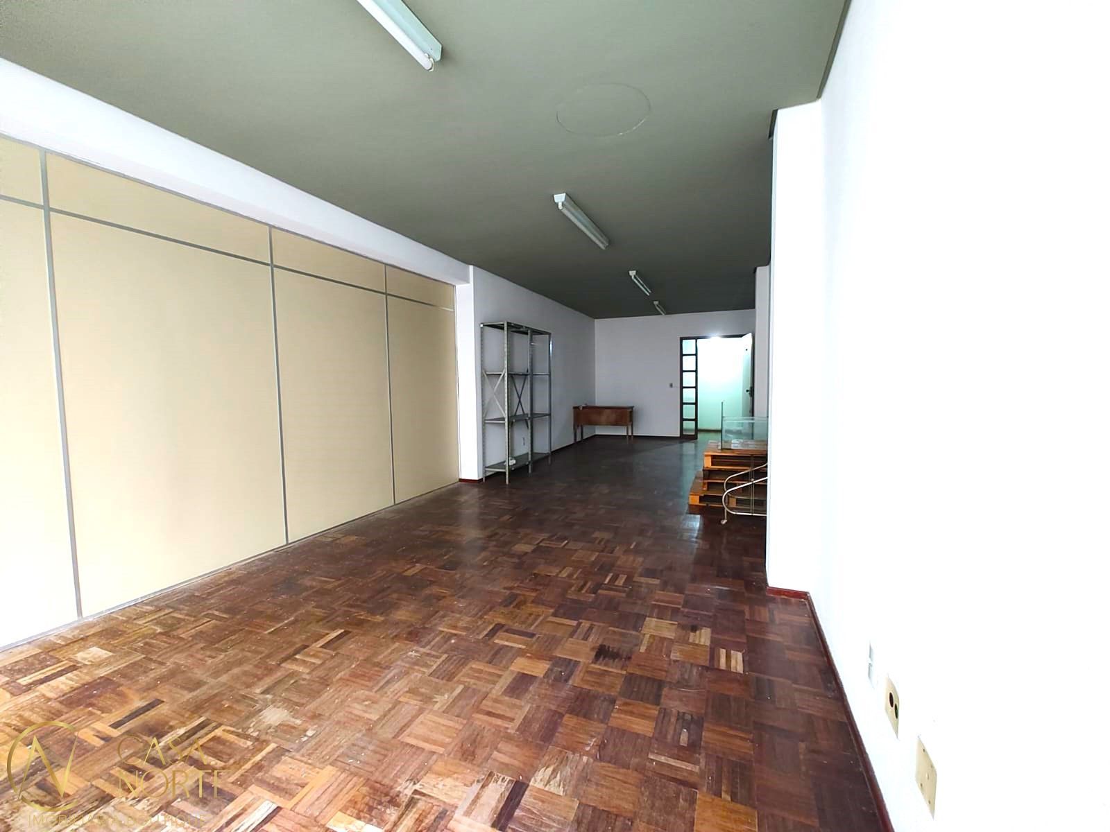 Salão Comercial à venda , 64m², Avenida Carlos Barbosa no bairro Medianeira em Porto Alegre