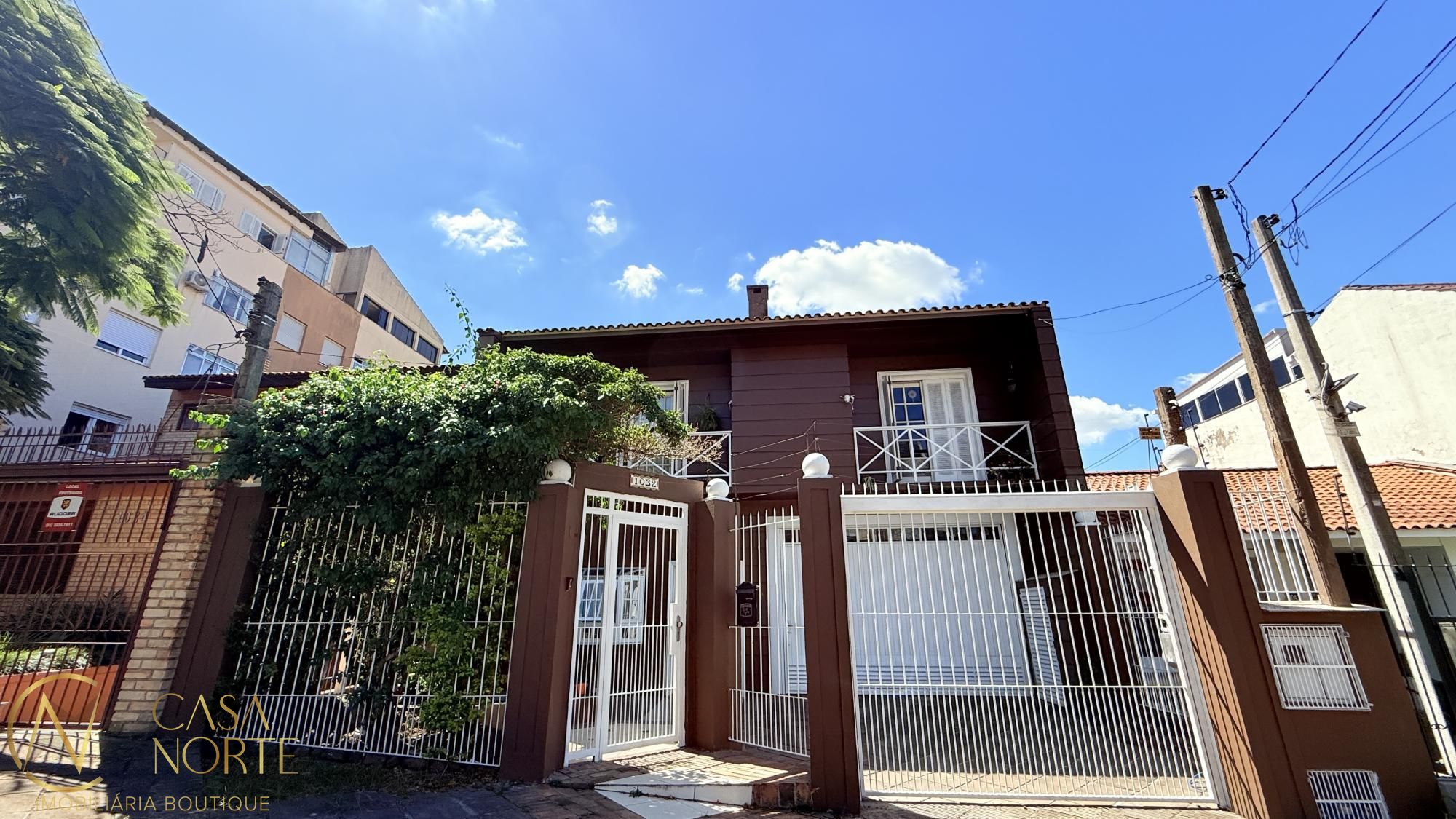 Casa à venda com 4 quartos, 278m², 1 suíte, 4 vagas, Rua João Paetzel no bairro Chácara das Pedras em Porto Alegre