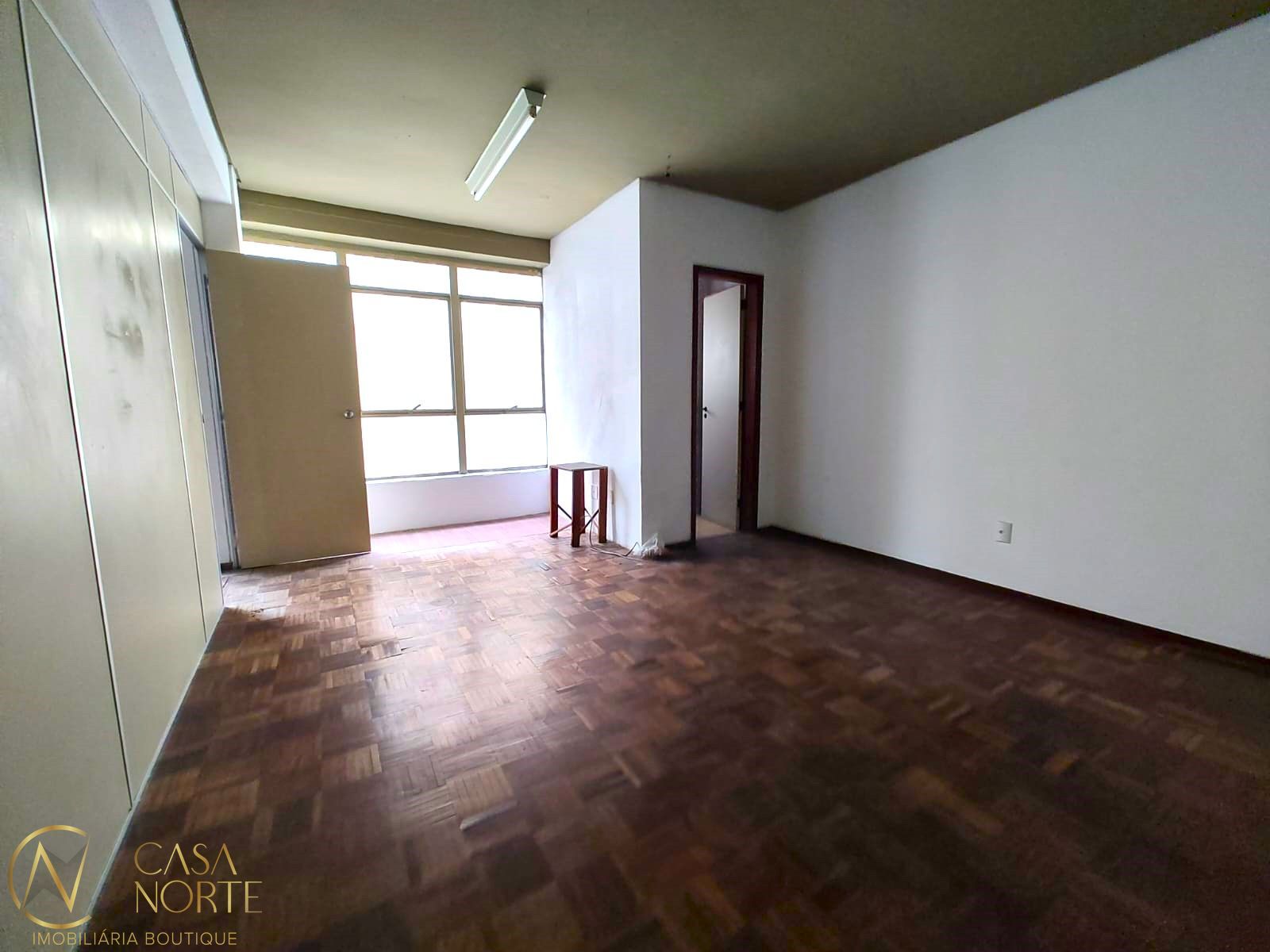 Salão Comercial à venda , 64m², Avenida Carlos Barbosa no bairro Medianeira em Porto Alegre