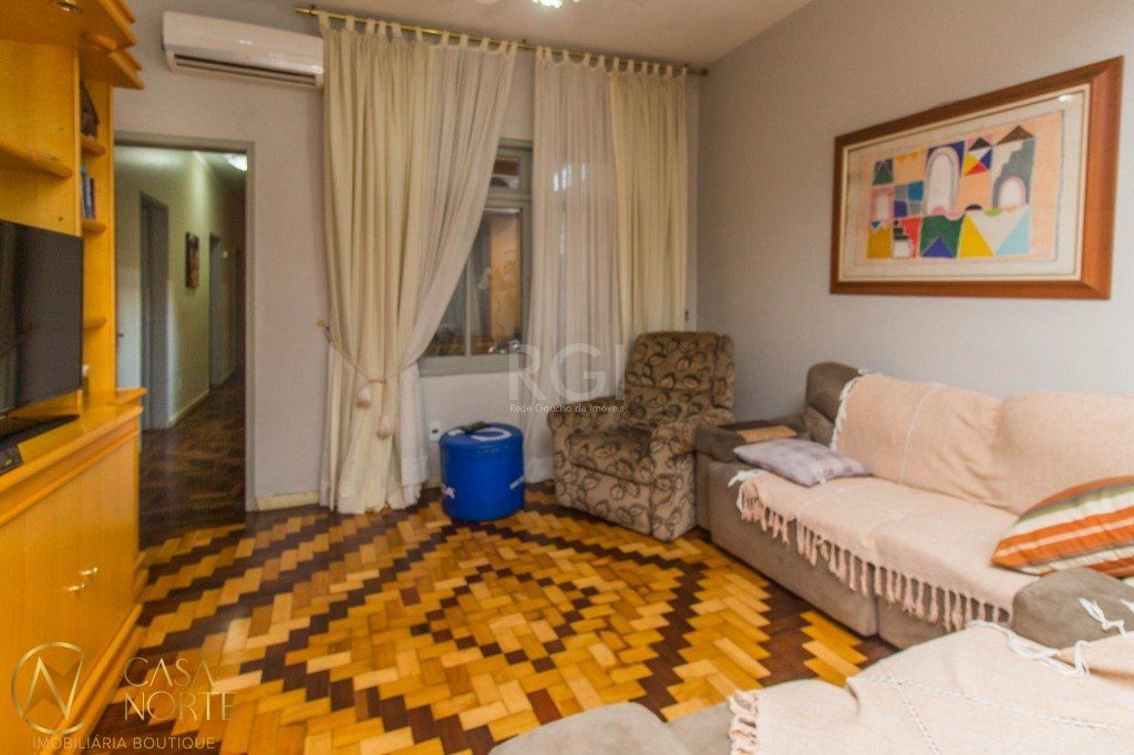 Casa à venda com 4 quartos, 360m², 1 suíte, Rua Doutor Campos Velho no bairro Cristal em Porto Alegre