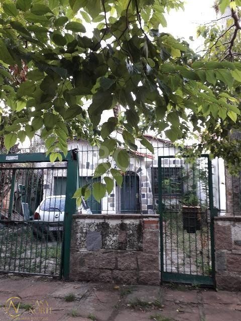 Casa à venda com 3 quartos, 276m², 2 vagas, Rua Lobo da Costa no bairro Azenha em Porto Alegre