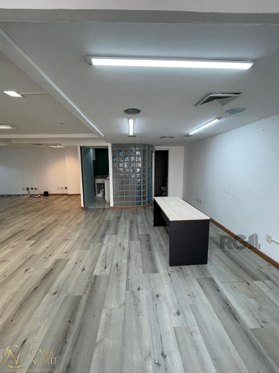 Sala Comercial à venda , 107m², Rua Padre Chagas no bairro Moinhos de Vento em Porto Alegre