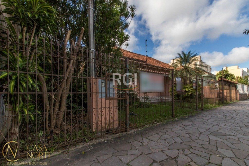 Casa à venda com 4 quartos, 400m², 1 suíte, 3 vagas, Rua Barao do Amazonas no bairro Partenon em Porto Alegre