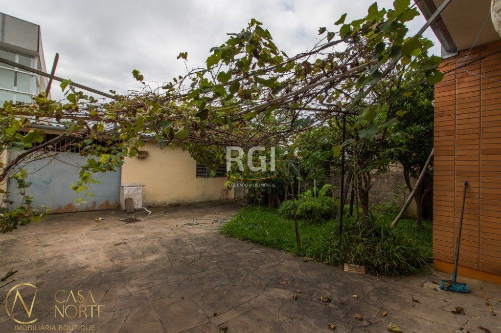 Casa à venda com 2 quartos, 86m², 4 vagas, Rua Victorino de Andrade Pinto no bairro Morro Santana em Porto Alegre