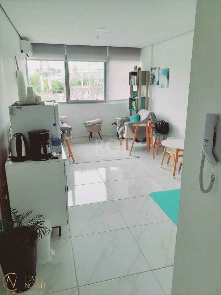 Sala Comercial à venda , 25m², Avenida Assis Brasil no bairro São Sebastião em Porto Alegre