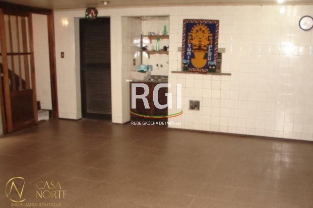 Casa à venda com 3 quartos, 251m², 2 suítes, 3 vagas, Rua Paulo Bento Lobato no bairro Jardim Lindóia em Porto Alegre