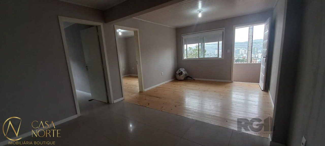 Casa à venda com 2 quartos, 170m², 1 vaga, Beco Cinco no bairro Jardim Carvalho em Porto Alegre
