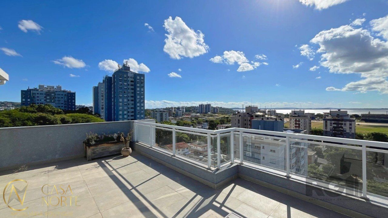 Cobertura à venda com 3 quartos, 207m², 1 suíte, 2 vagas, Rua Jataí no bairro Cristal em Porto Alegre