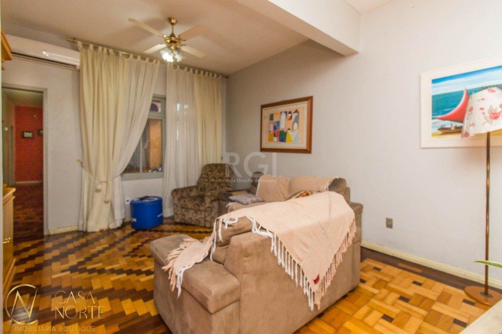Casa à venda com 4 quartos, 360m², 1 suíte, Rua Doutor Campos Velho no bairro Cristal em Porto Alegre