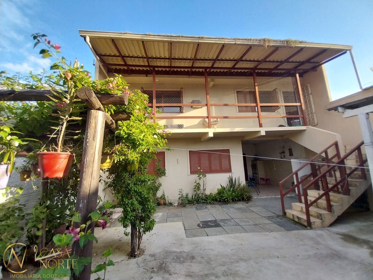 Casa à venda com 2 quartos com 300m², 1 suíte, 2 vagas, Rua dos Flamboaiãs no bairro Ponta Grossa em Porto Alegre