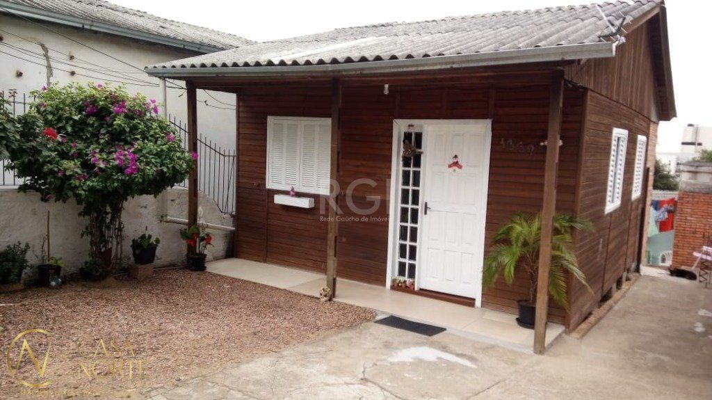 Casa à venda com 4 quartos, 100m², 1 suíte, 3 vagas, Rua Doutor Barcelos no bairro Tristeza em Porto Alegre