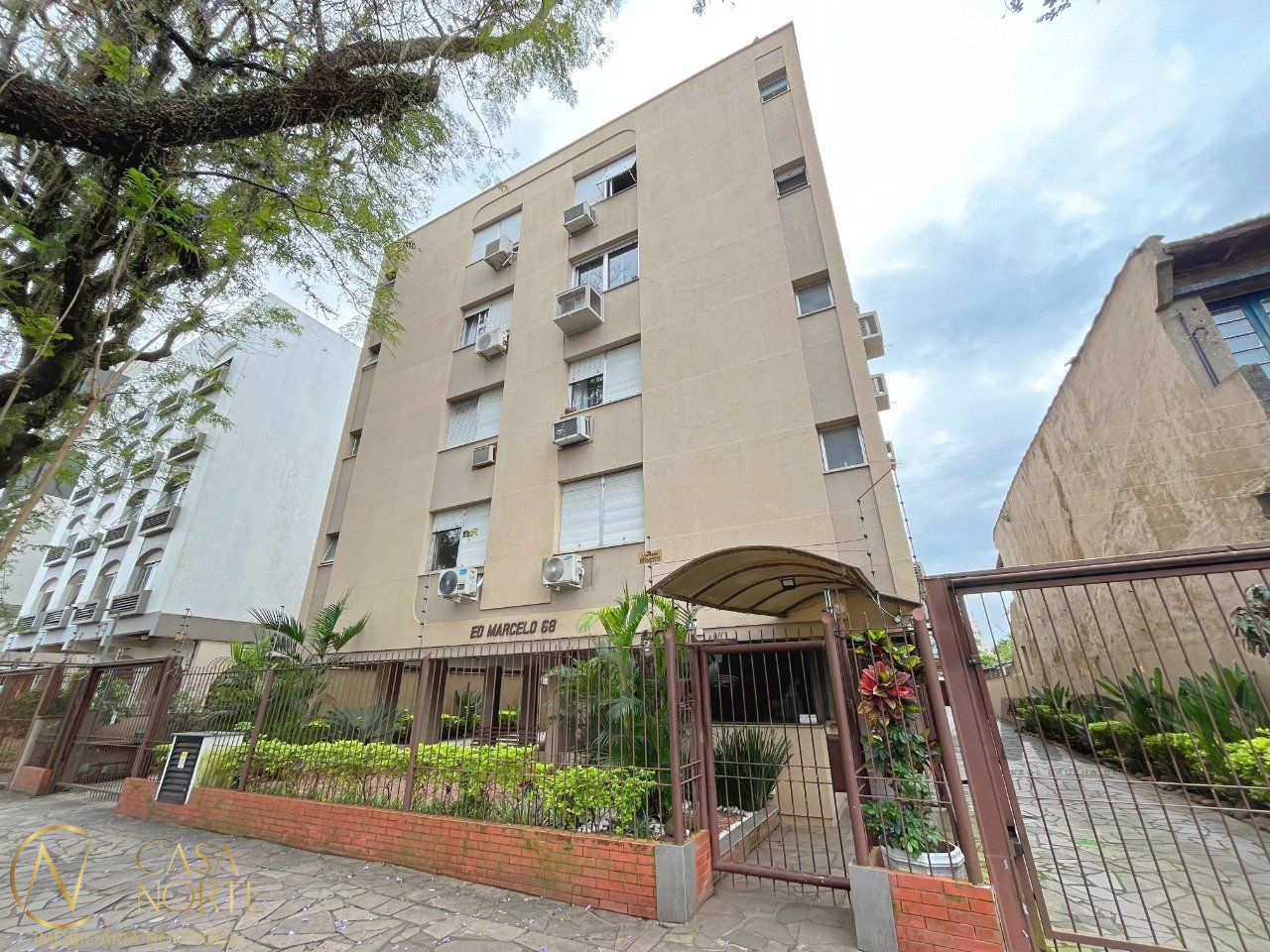 Apartamento à venda com 3 quartos, 92m², 1 suíte, 1 vaga, Rua Gonçalves Dias no bairro Menino Deus em Porto Alegre
