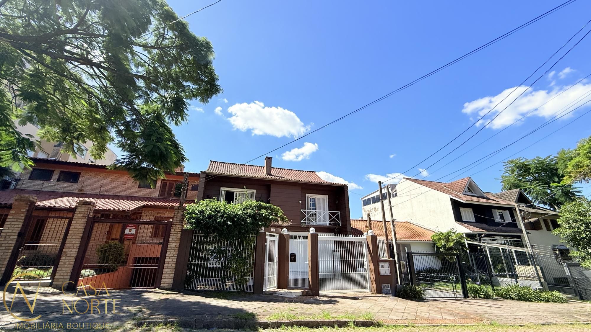 Casa à venda com 4 quartos, 278m², 1 suíte, 4 vagas, Rua João Paetzel no bairro Chácara das Pedras em Porto Alegre