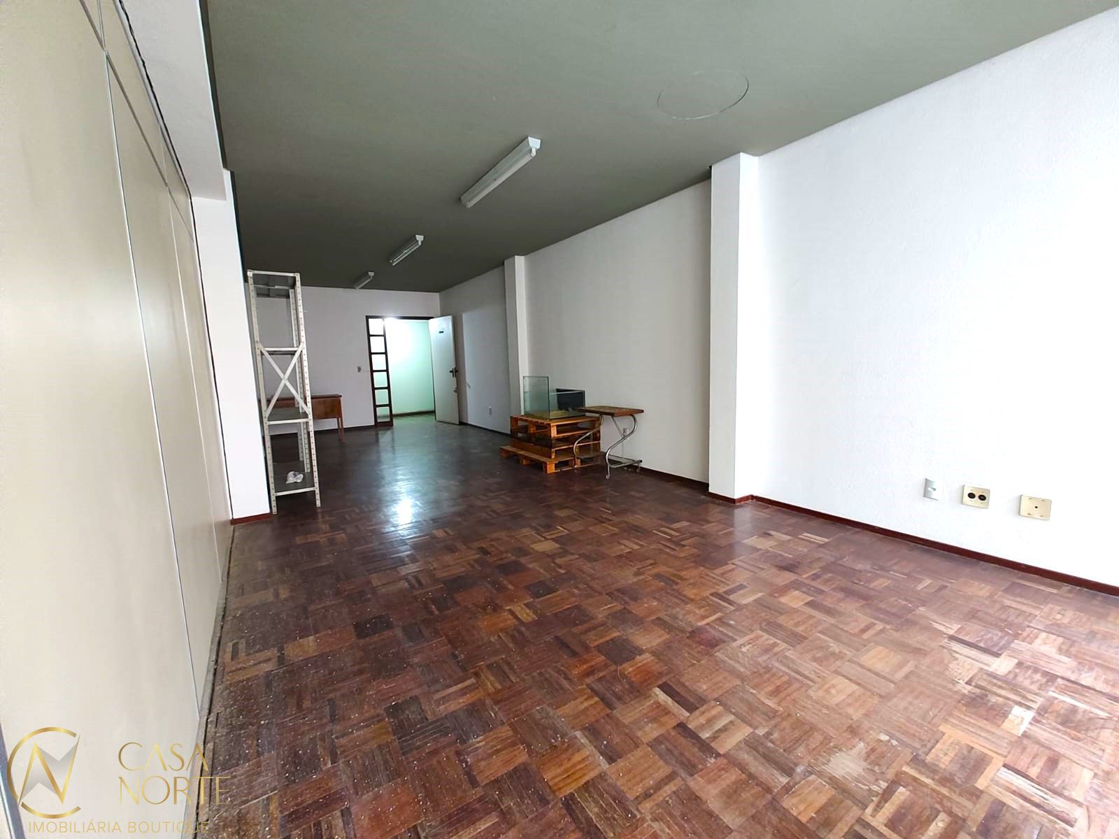 Salão Comercial à venda , 64m², Avenida Carlos Barbosa no bairro Medianeira em Porto Alegre