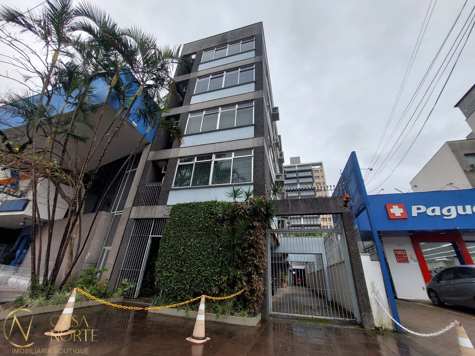 Sala Comercial à venda com 1 quarto, 38m², 1 vaga, Rua José de Alencar no bairro Menino Deus em Porto Alegre