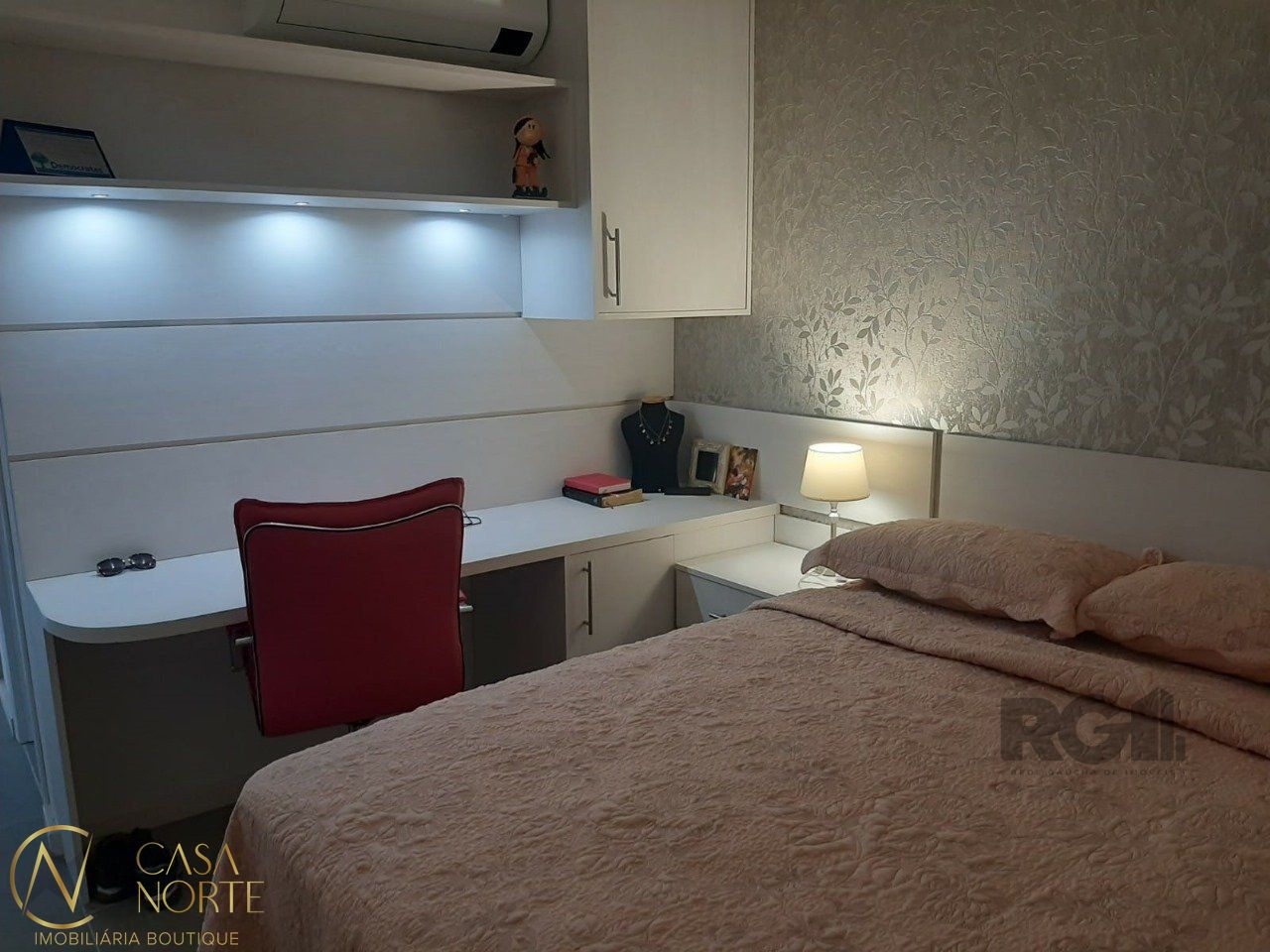 Apartamento à venda com 2 quartos, 70m², 1 suíte, 1 vaga, Rua Padre Antônio Vieira no bairro Santo Antônio em Porto Alegre