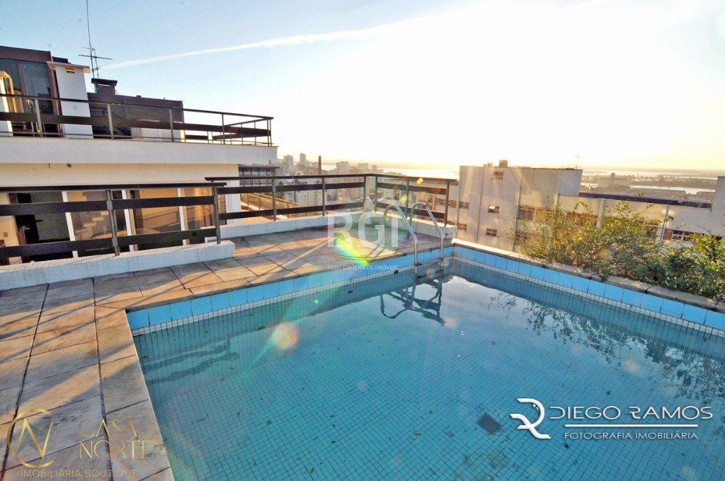 Cobertura à venda com 4 quartos, 325m², 1 suíte, 3 vagas, Rua Doutor Vale no bairro Floresta em Porto Alegre