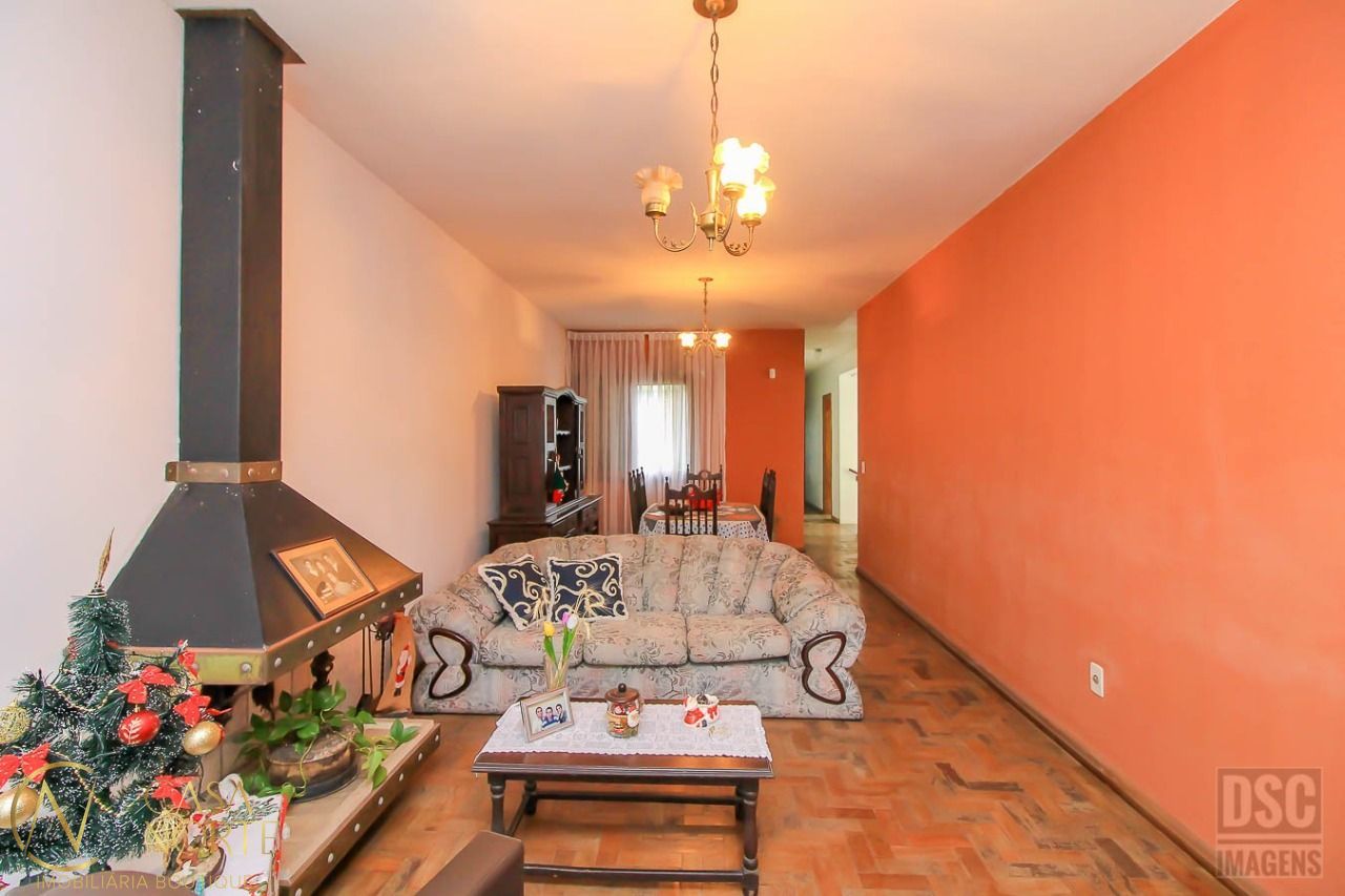 Casa à venda com 3 quartos, 299m², 1 suíte, 4 vagas, Rua Intendente Alfredo Azevedo no bairro Glória em Porto Alegre