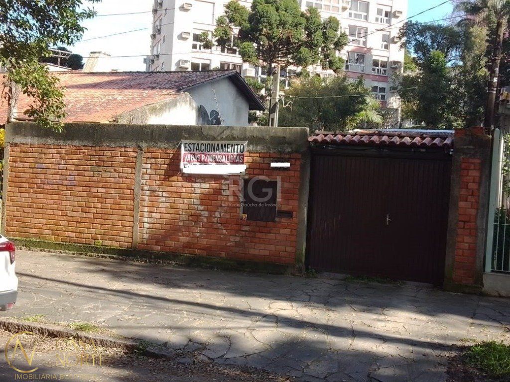 Terreno à venda  com 300m², Rua Machado de Assis no bairro Partenon em Porto Alegre