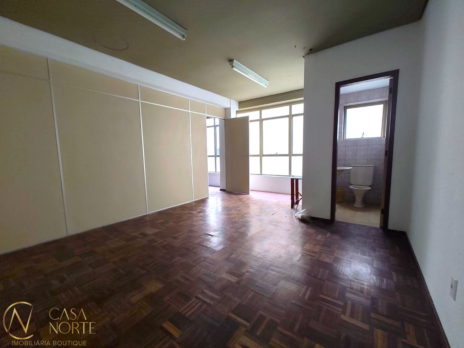 Sala Comercial à venda com 1 quarto, 64m², Avenida Carlos Barbosa no bairro Medianeira em Porto Alegre