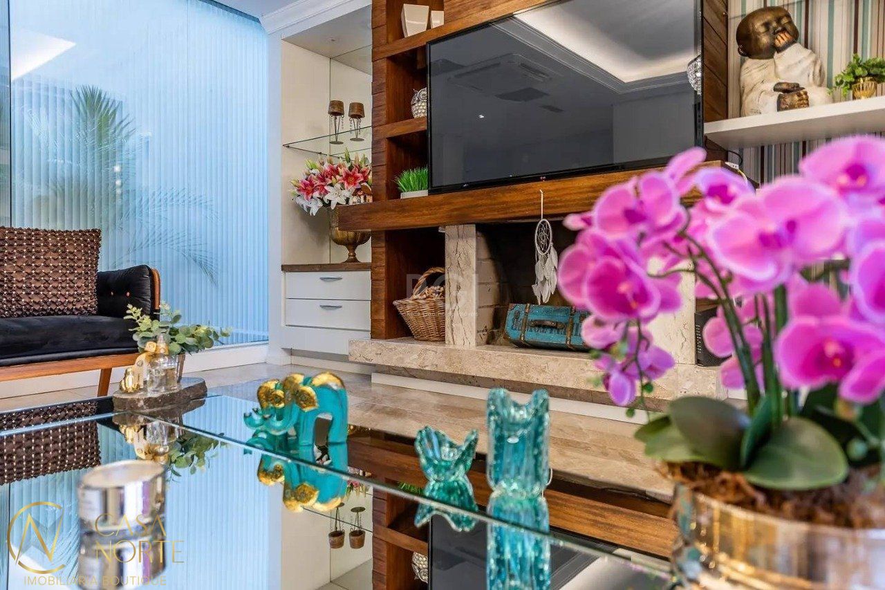 Casa à venda com 3 quartos, 347m², 3 suítes, 3 vagas, Rua Caete no bairro Vila Assunção em Porto Alegre