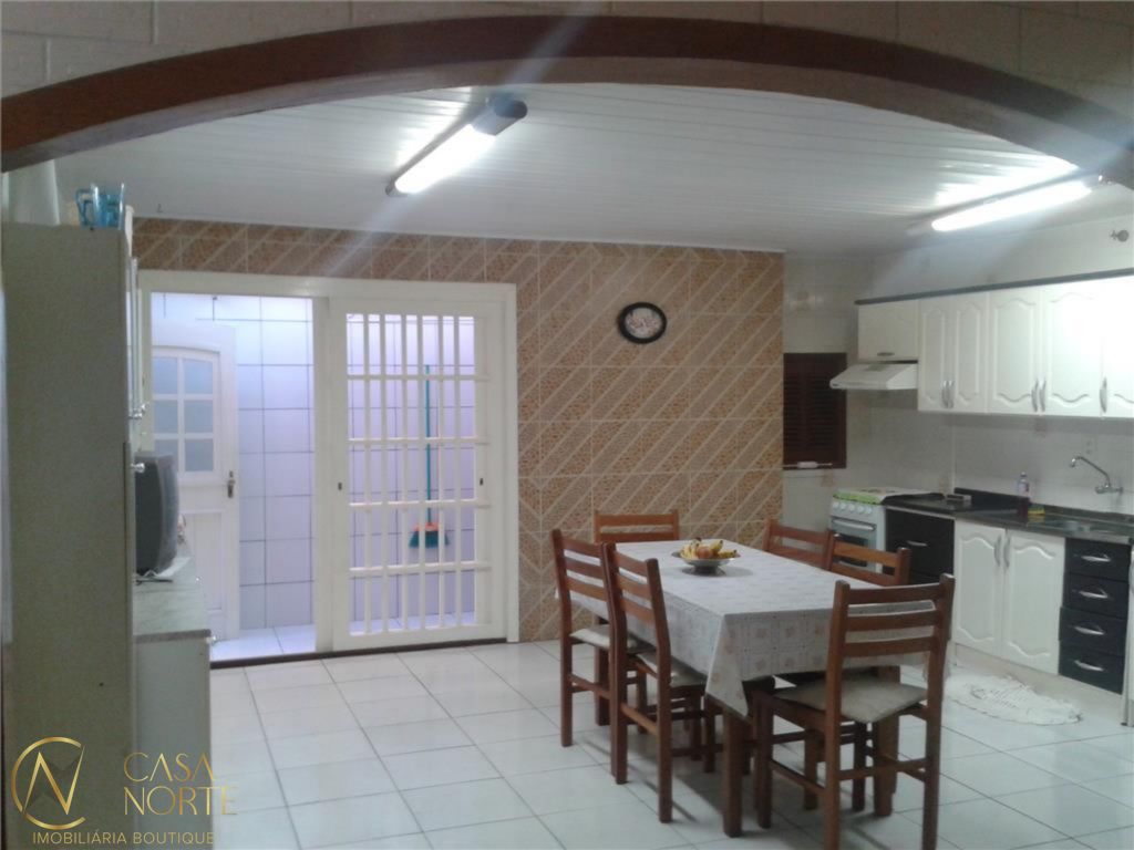 Casa à venda com 3 quartos, 180m², 1 vaga, Rua Frederico Kniestedt no bairro Rubem Berta em Porto Alegre