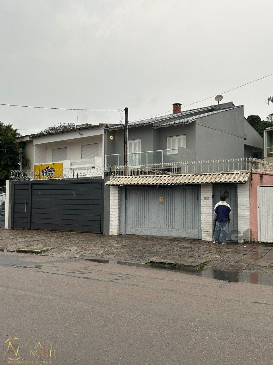 Casa à venda com 3 quartos, 228m², 1 suíte, 4 vagas, Rua Professor Carvalho Freitas no bairro Teresópolis em Porto Alegre