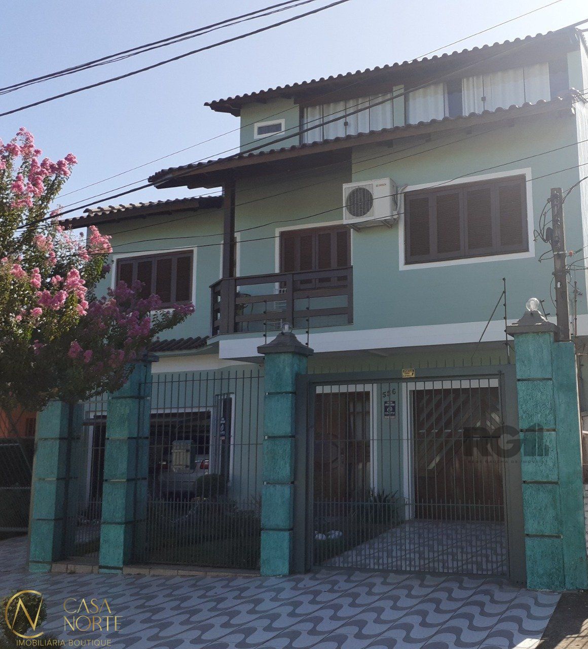 Casa à venda com 4 quartos, 320m², 3 vagas, Rua Doutor Telmo Vergara no bairro Partenon em Porto Alegre