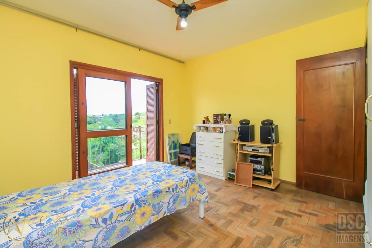 Casa à venda com 3 quartos, 299m², 1 suíte, 4 vagas, Rua Intendente Alfredo Azevedo no bairro Glória em Porto Alegre
