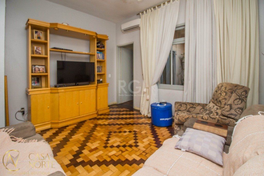 Casa à venda com 4 quartos, 360m², 1 suíte, Rua Doutor Campos Velho no bairro Cristal em Porto Alegre