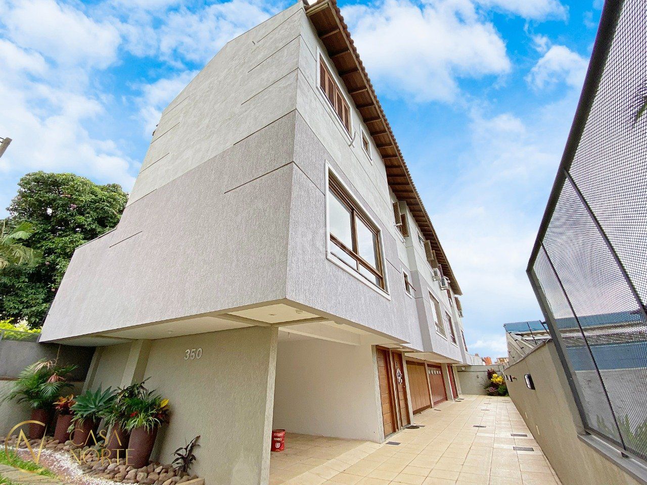 Casa de Condomínio à venda com 3 quartos, 118m², 1 suíte, 2 vagas, Rua Catumbi no bairro Medianeira em Porto Alegre