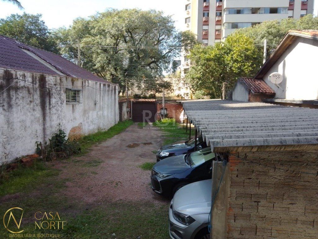 Terreno à venda  com 300m², Rua Machado de Assis no bairro Partenon em Porto Alegre