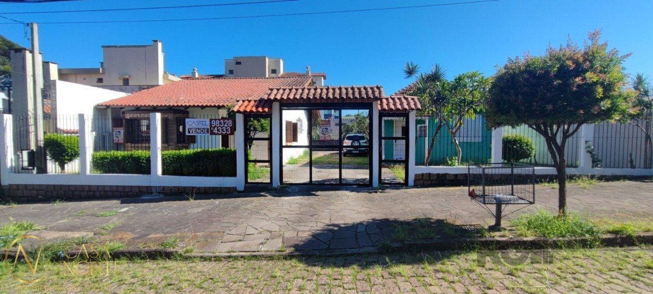 Casa à venda com 2 quartos, 100m², 6 vagas, Rua Doutor Raul Moreira no bairro Cristal em Porto Alegre