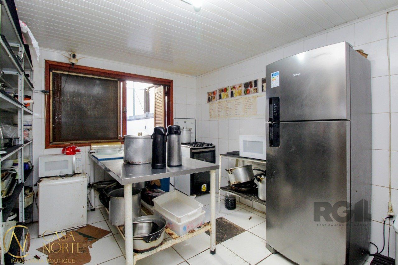 Casa à venda com 2 quartos, 170m², Rua Gonçalves Dias no bairro Menino Deus em Porto Alegre