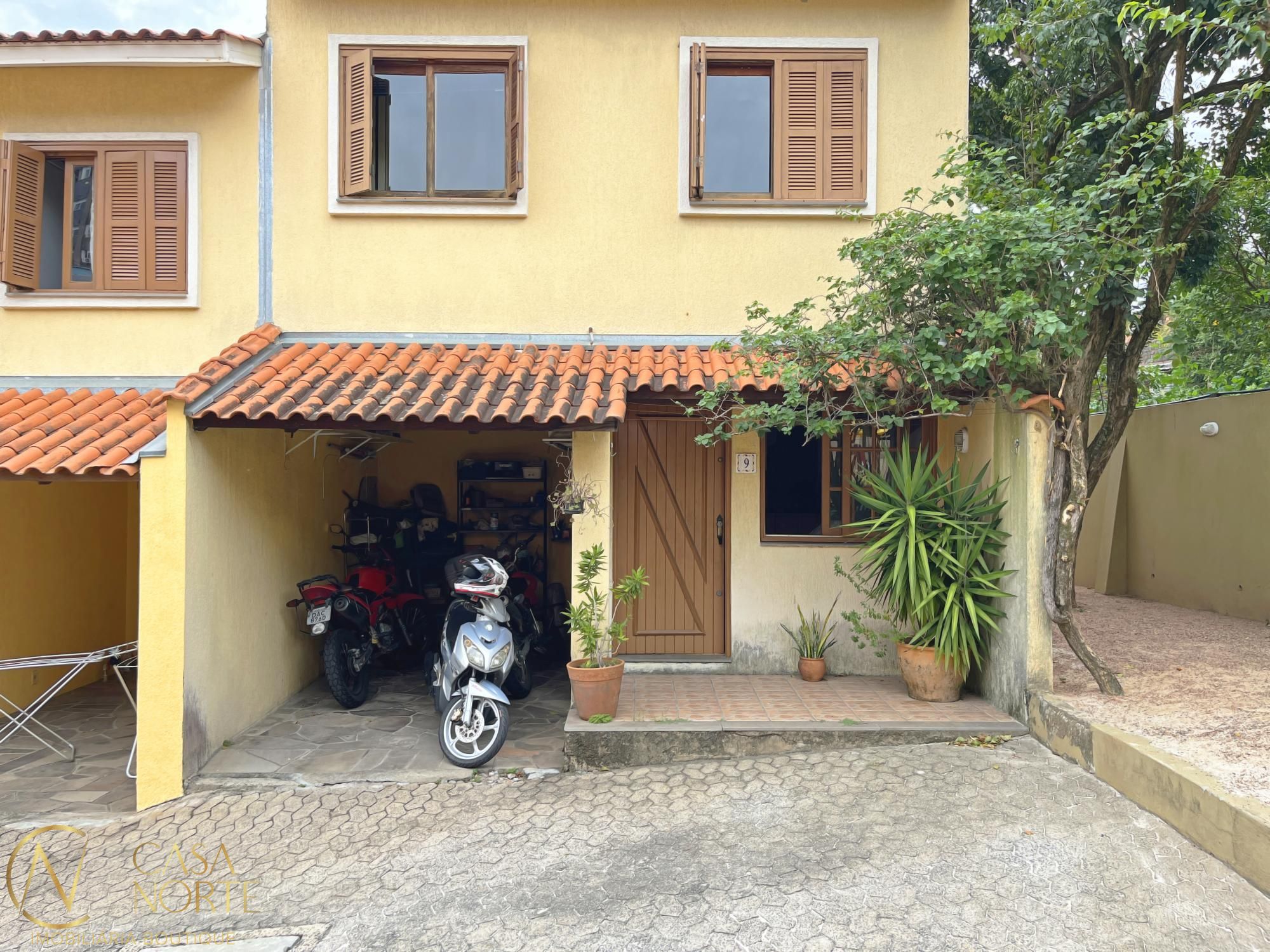 Casa de Condomínio à venda com 3 quartos, 95m², 2 vagas, Rua Humberto de Campos no bairro Partenon em Porto Alegre