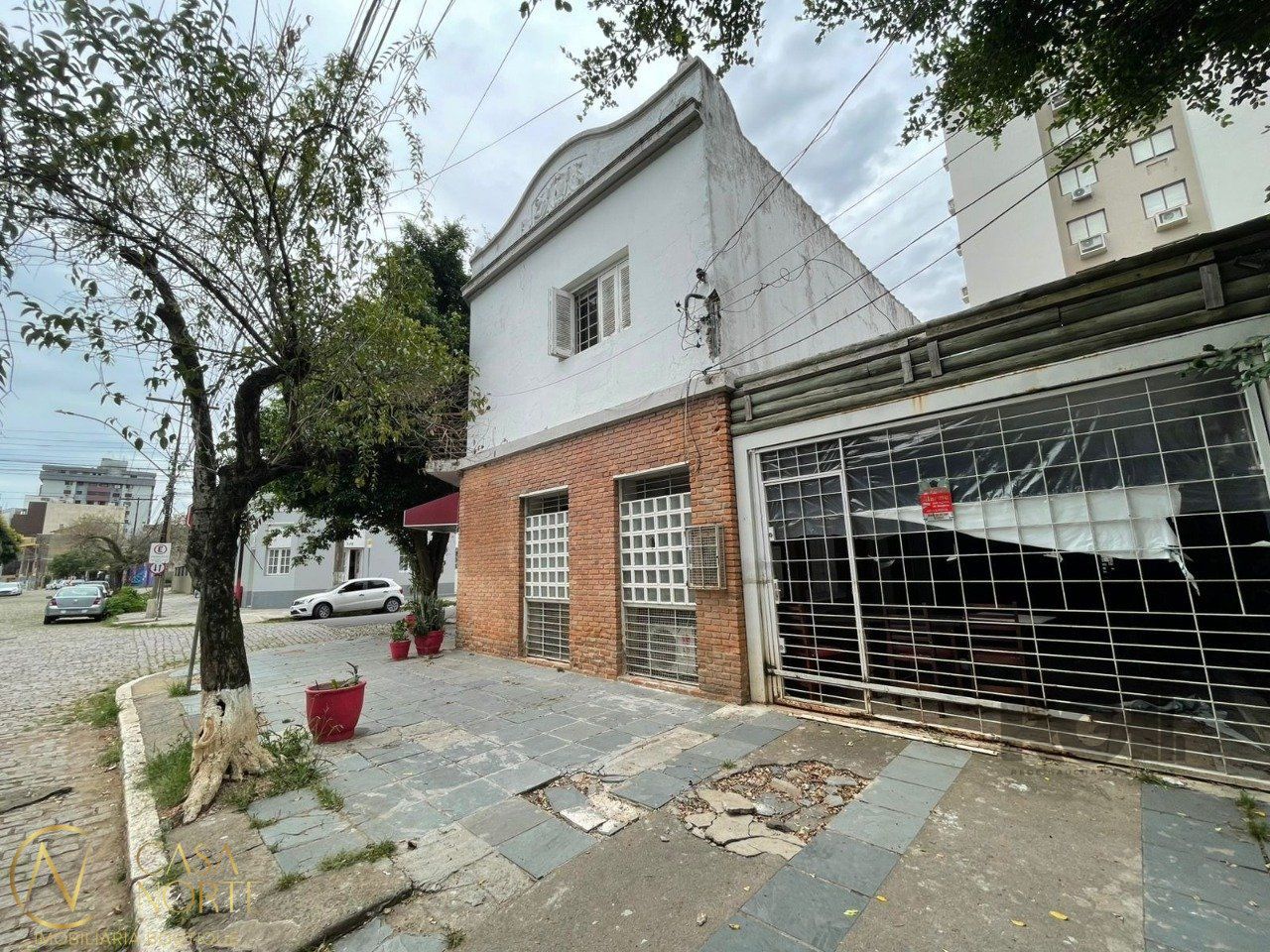 Casa Comercial à venda , 180m², Rua Baronesa do Gravataí no bairro Menino Deus em Porto Alegre