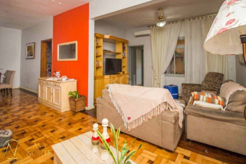 Casa à venda com 4 quartos, 360m², 1 suíte, Rua Doutor Campos Velho no bairro Cristal em Porto Alegre