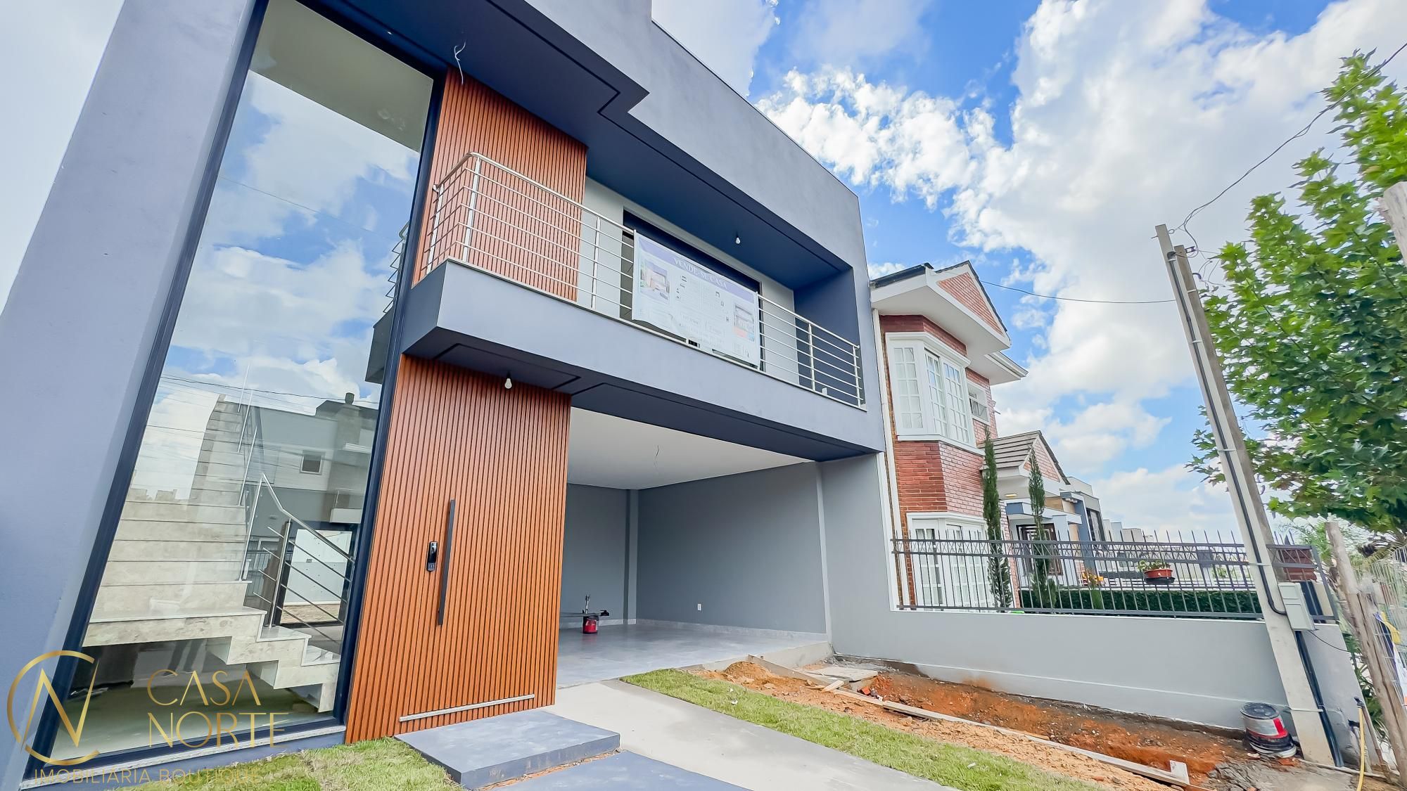 Casa de Condomínio à venda com 3 quartos, 199m², 3 suítes, 4 vagas, Silvio Nedel no bairro Alto Petrópolis em Porto Alegre