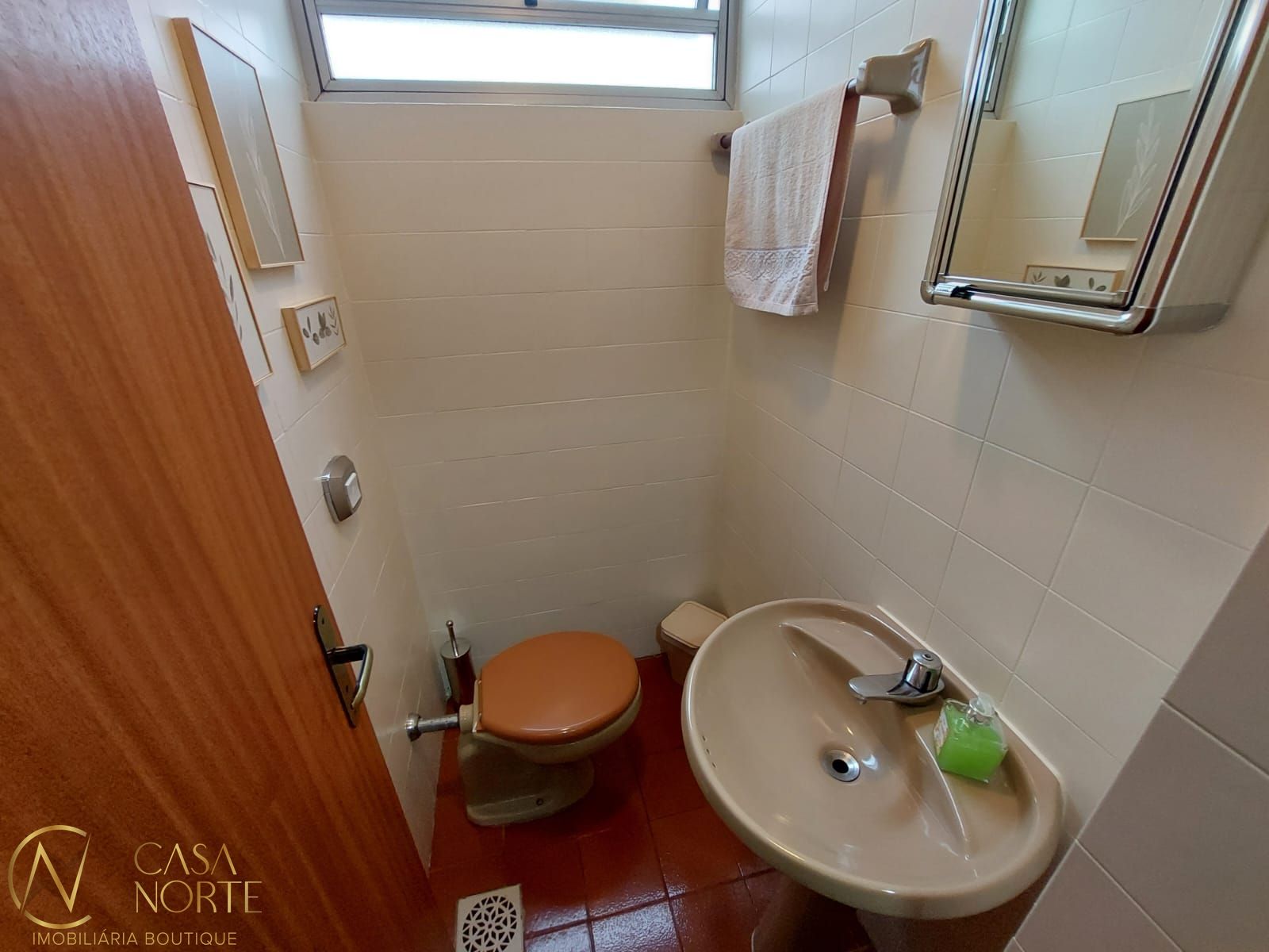 Sala Comercial à venda com 1 quarto, 38m², 1 vaga, Rua José de Alencar no bairro Menino Deus em Porto Alegre