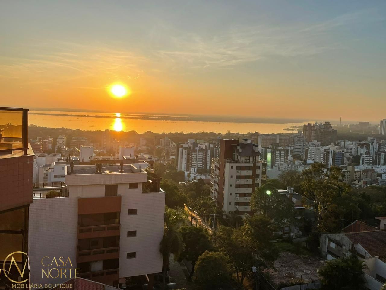 Apartamento à venda com 3 quartos, 310m², 1 suíte, 3 vagas, Rua Correa Lima no bairro Menino Deus em Porto Alegre